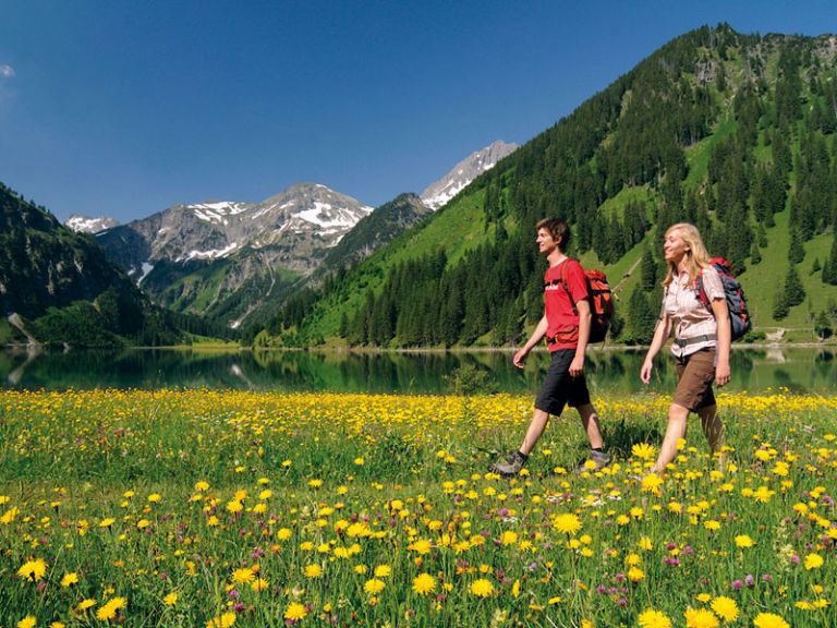 Wandern im Naturschuzgebiet Vilsalpsee, Tirol
