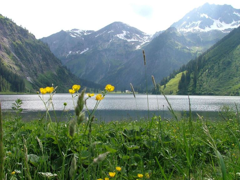Tannheimer Hochtal und See in Tirol