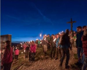 Gipfelbuch, Fackelträger, Gipfelkreuz am Neunerköpfle