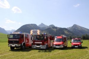 140 Jahre Feuerwehr Tannheim Fahrzeuge der FF Tannheim in Tril